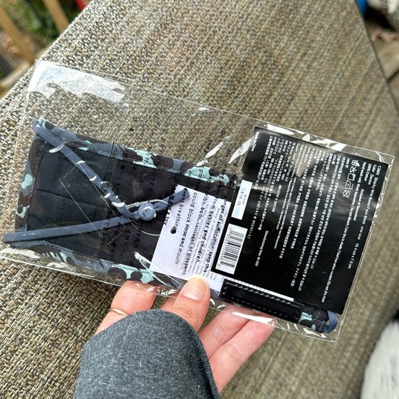 NWT Coach sharky shark - face mask navy blue camo denim color - Picture 4 of 5